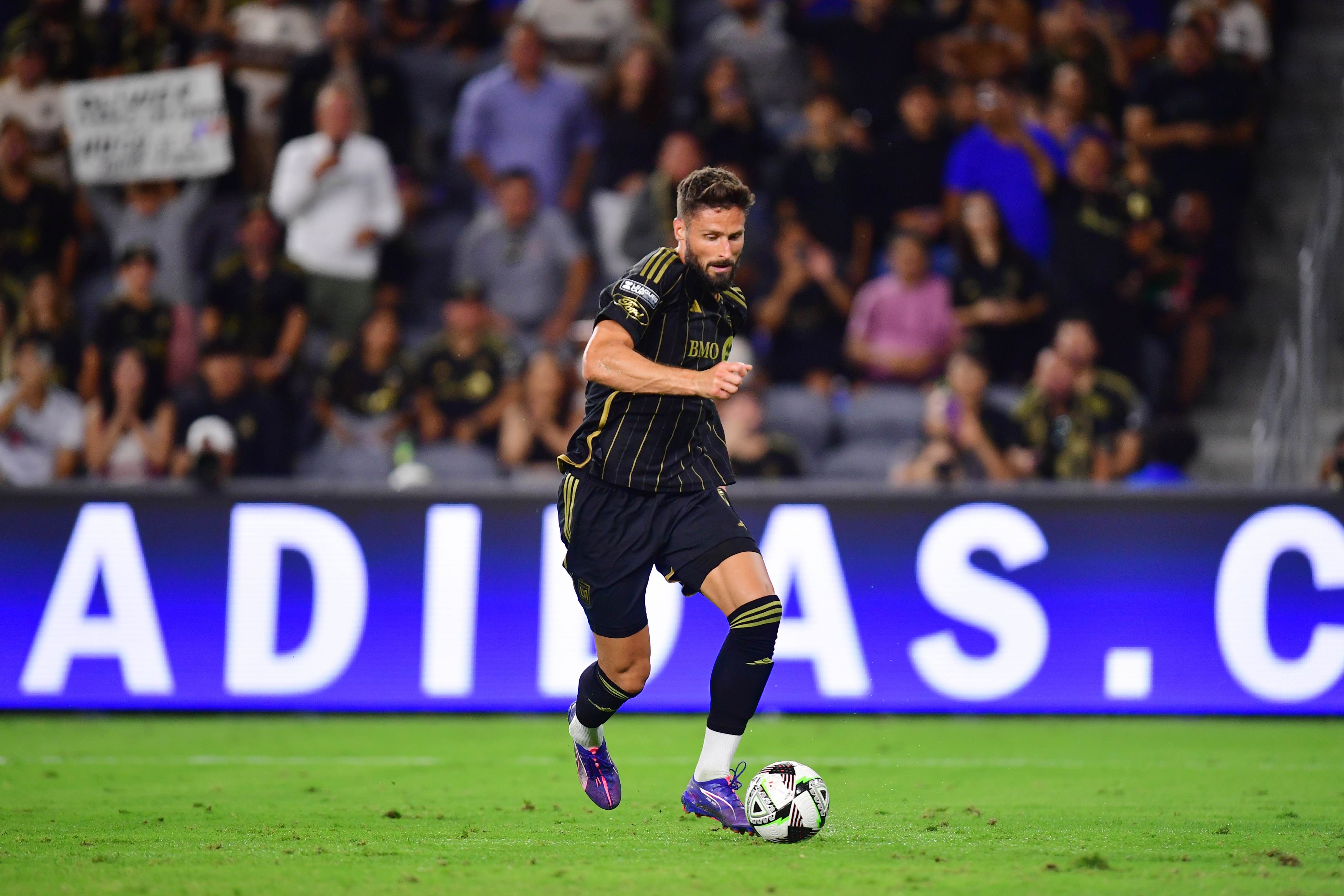 星空体育官网切尔西训练开放日，集结日复出首秀引欢呼，CBA季后赛在即，阵容厚度经受考验的简单介绍